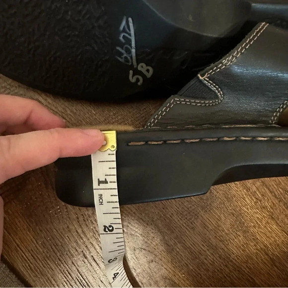 CLARKS Leather Slides Sandals Slip On Comfort Shoes Size 8 W - Picture 5 of 6